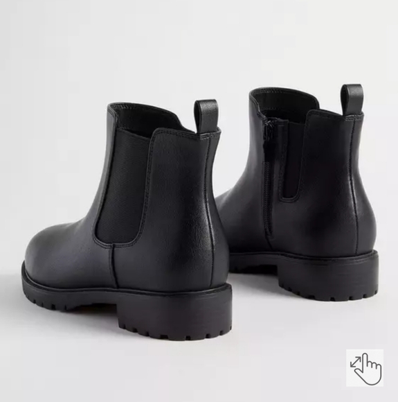Torrid Black Faux Leather Chelsea Ankle Rounded Toe Bootie Size 9WW NEW - Picture 3 of 5